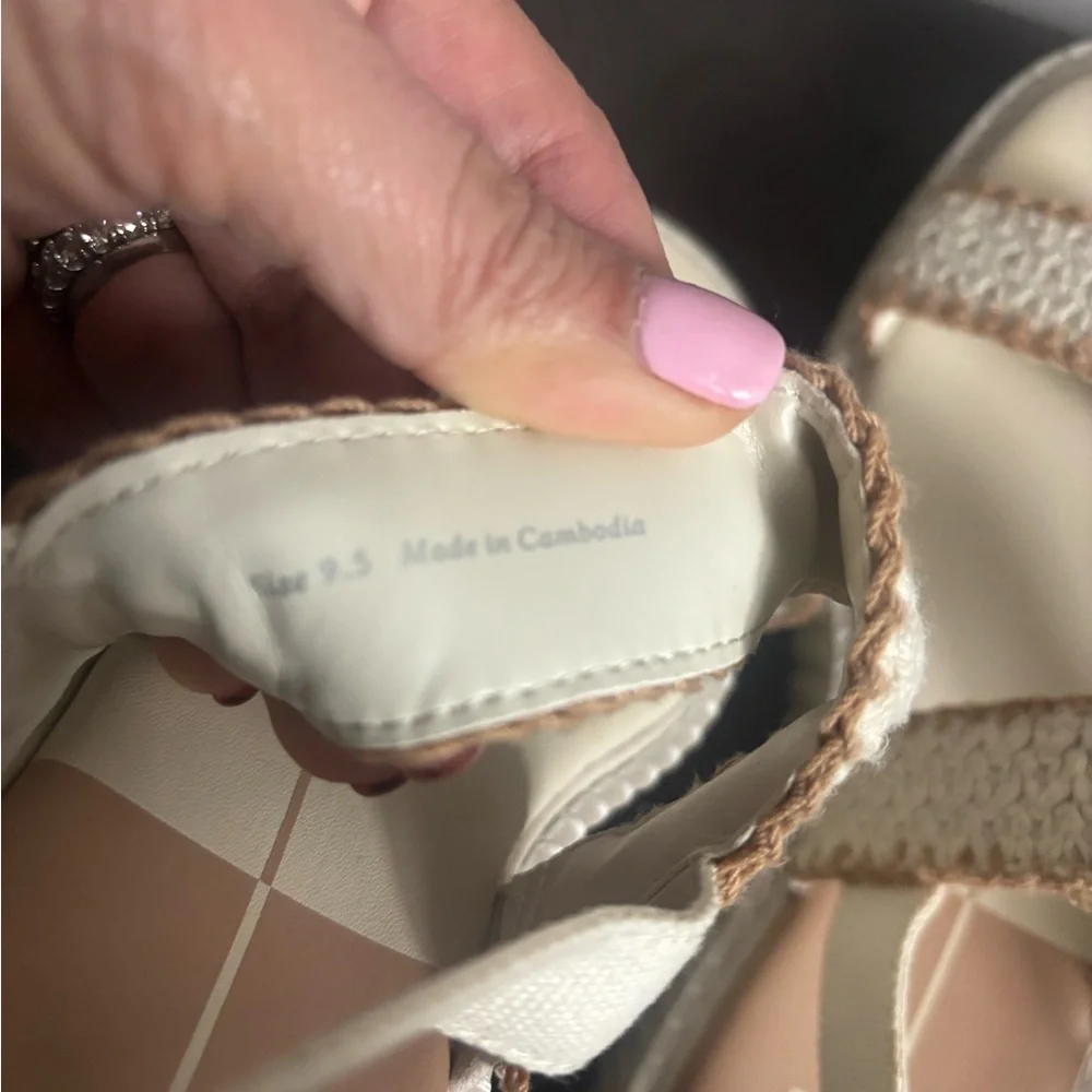 Dolce Vita Drake Platform Sandal brand new